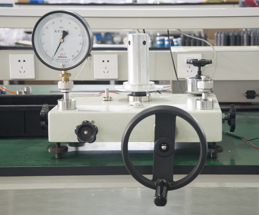  Oil Pressure Calibration Pump 